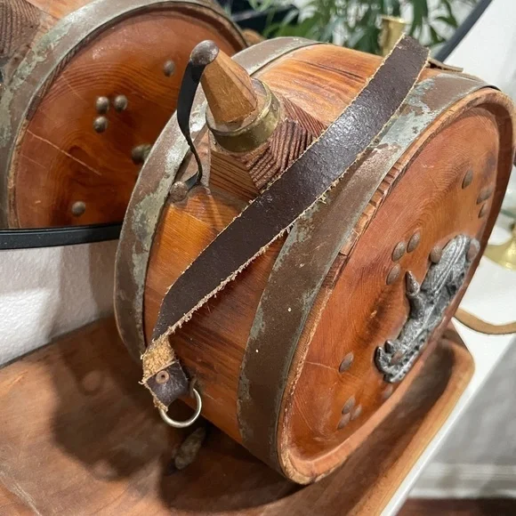 Retro‎ Flask - Picture 2 of 5